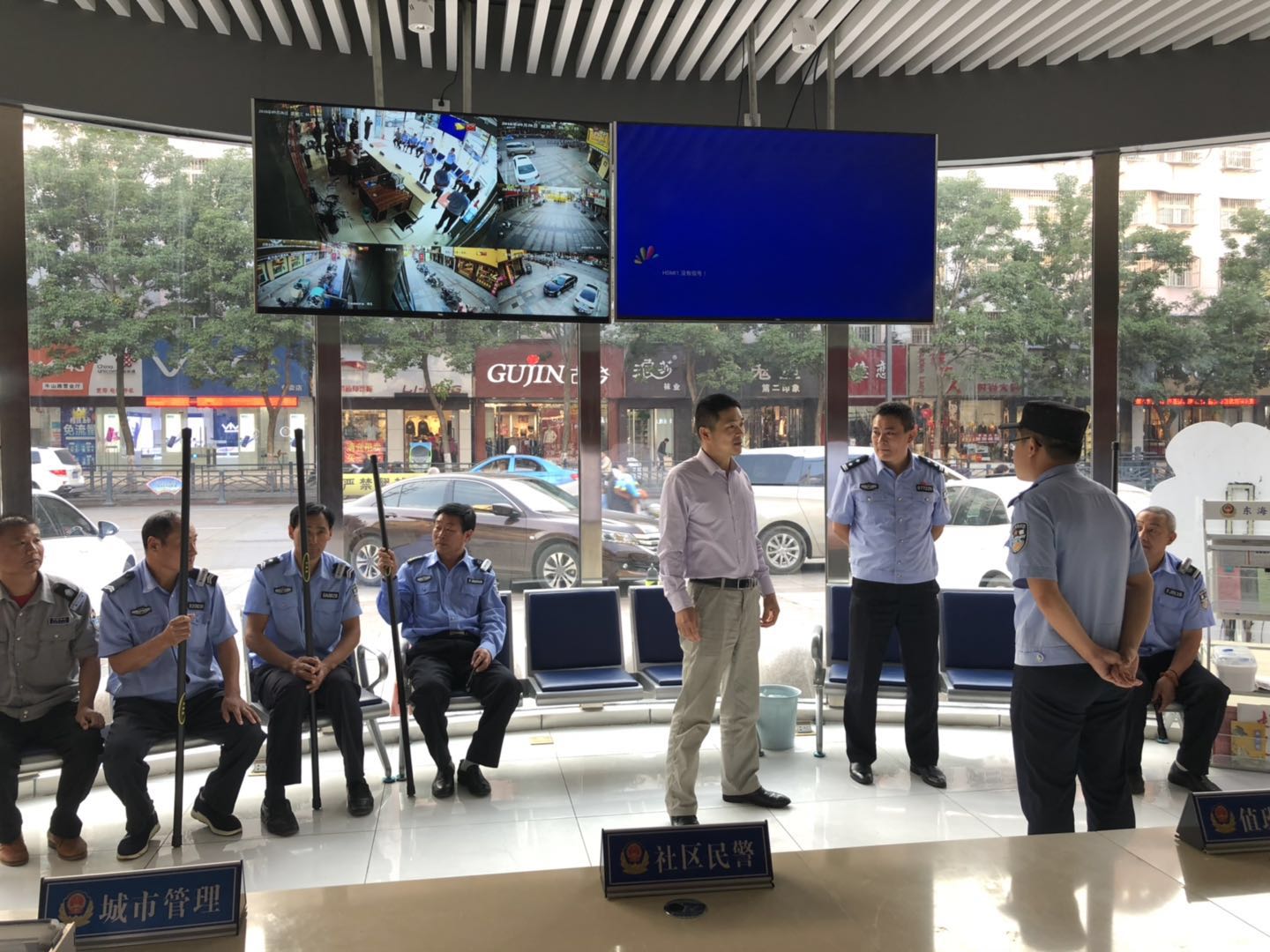 尹书记调研联勤联防2.jpg